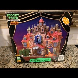 Lemax Spooky Town collection 2007 series Dark Haven Lodge